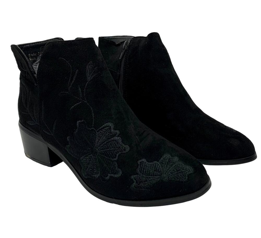 NWOT Yoki Catalina Bootie Womens Sz 7 Black Floral Embroidered Block Heel Boot